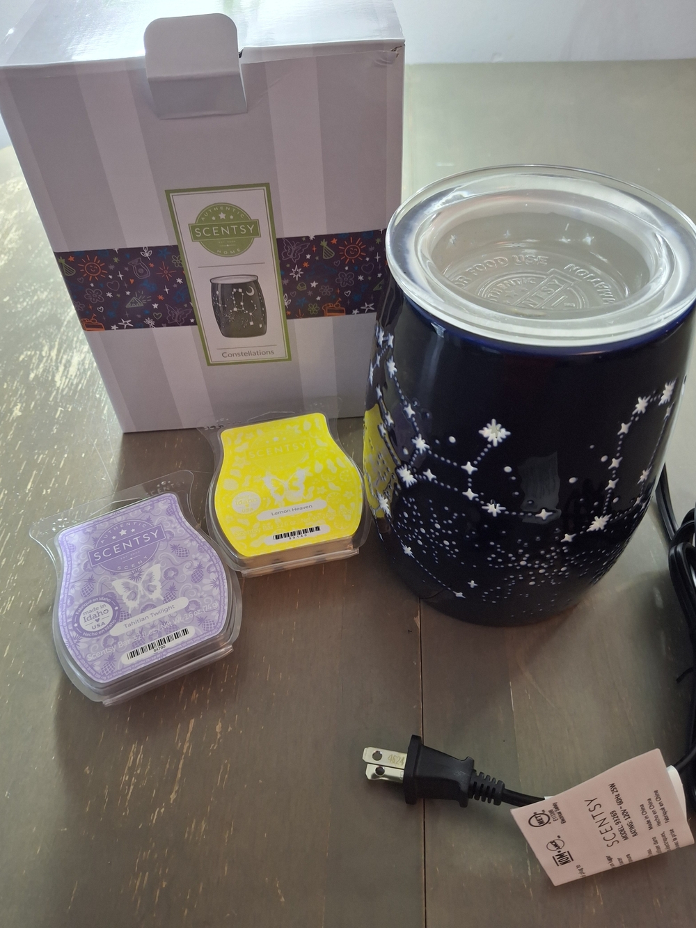 NWT Scentsy Constellations Ceramic Full Size Warmer. Extras:2 Wax Bars-17 Inch
